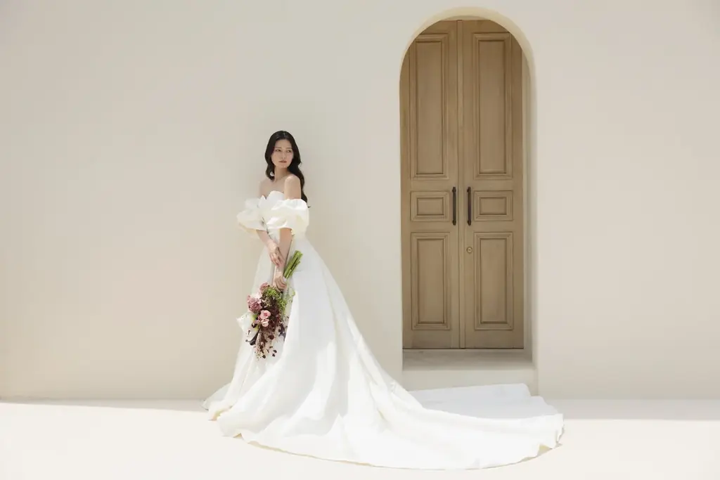 恵比寿にウェディングドレスレンタル＆フォトウェディングの「emorma」10月1日オープン｜結婚式場直営で約700点 画像 3