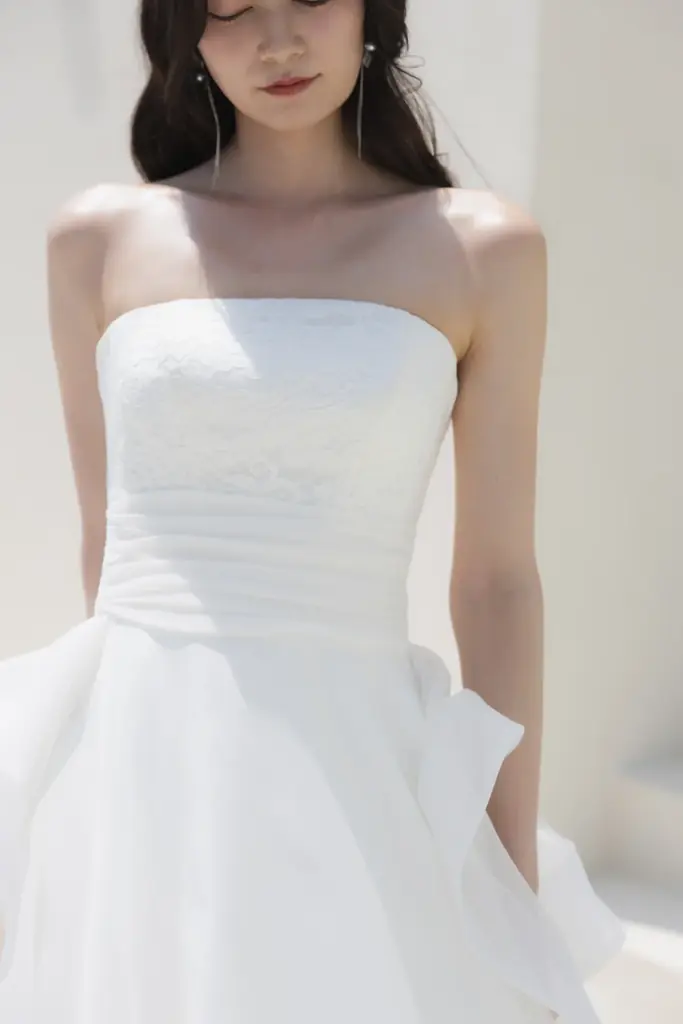恵比寿にウェディングドレスレンタル＆フォトウェディングの「emorma」10月1日オープン｜結婚式場直営で約700点 画像 6