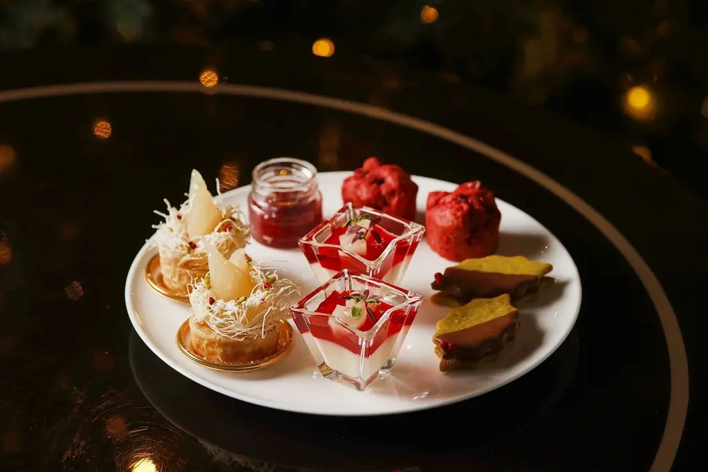 【東京マリオットホテル】旬の洋なしと紅玉、贅沢食材で彩る心華やぐクリスマス「Christmas Afternoon Tea」 画像 3