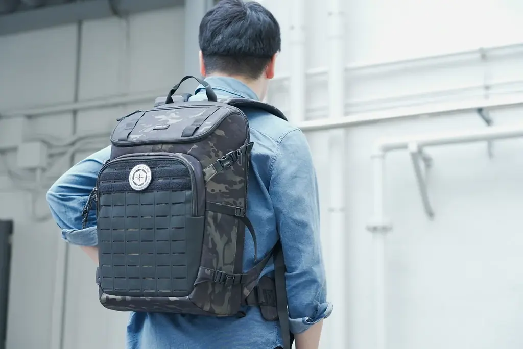 【シンクタンクフォト新商品】ロールトップ構造の「フォーカスポイント クロスボディ」と、高耐久“マルチカムブラック”パターンを採用した数量限定「ダークライト20L スペシャルエディション」を発売 画像 12