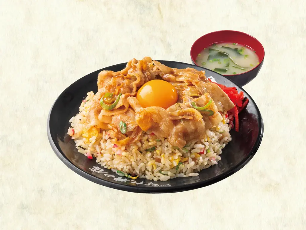 50年以上の歴史を持つすた丼屋の「チャーハン」が復活！全国販売開始から約3週間で累計3万食を突破！「レギュラー化して」の声を受け、当初の予定を変更し10/1（木）より定番メニュー化！ 画像 3
