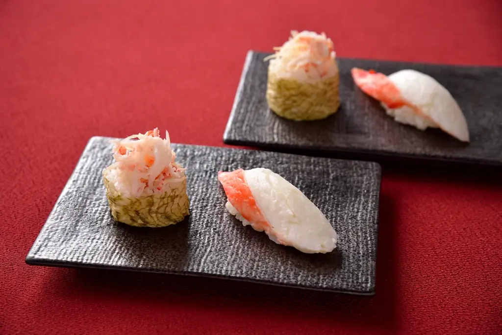 【ホテル椿山荘東京】たらば蟹と紅ずわい蟹の食べ比べや、鮟鱇・河豚など冬の味覚が集結「イヤーエンドビュッフェ ～東京雲海と森のオーロラの祝福～」11月13日よりスタート 画像 3