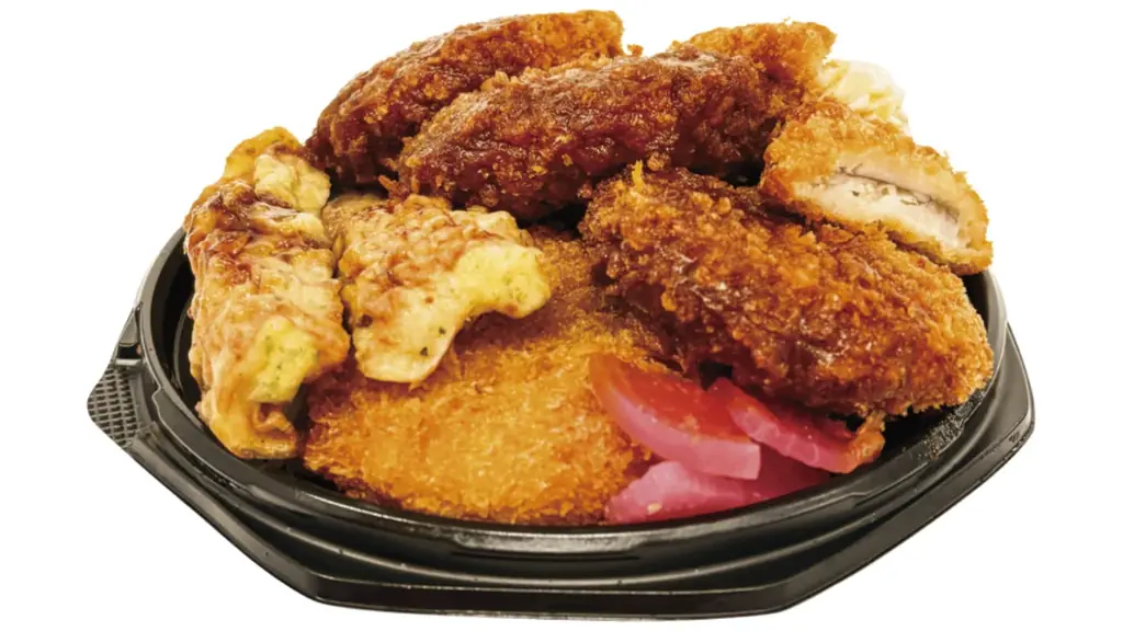 盛って、重ねて、ご飯が見えない！ふたにも収まりきらない「爆盛丼」2品を発売 画像 3