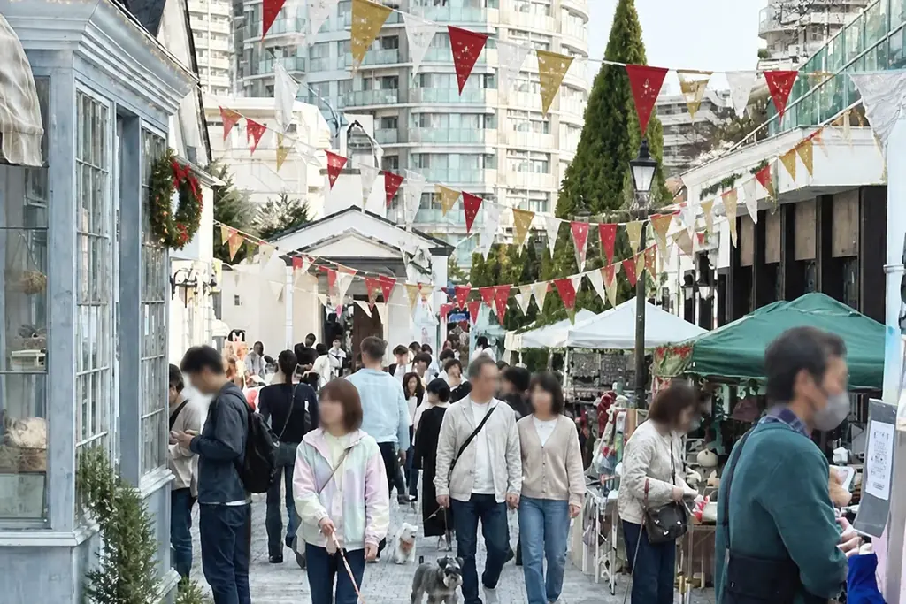 その日、会場そのものがひとつの街になる。ドラマ撮影地の非公開スタジオで『Grove Party Ver.2 ～Winter Festa 2026』12月20日開催、出店ブランド50店舗を募集 画像 1