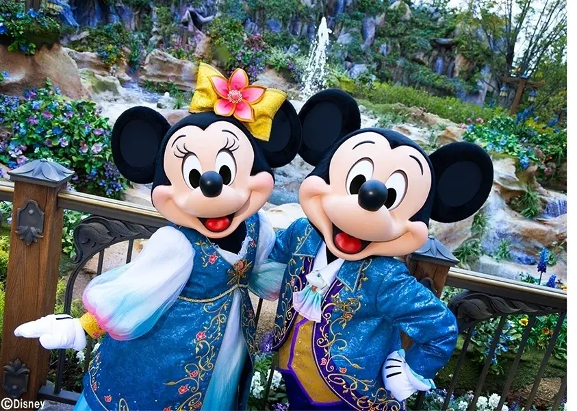 東京ディズニーシー®のテーマポート、ファンタジースプリングスを蜷川実花が撮る。写真集「東京ディズニーリゾート・イマジニング・ザ・マジック　カラー・オブ・ファンタジー」が 9 月 30 日発売！ 画像 6