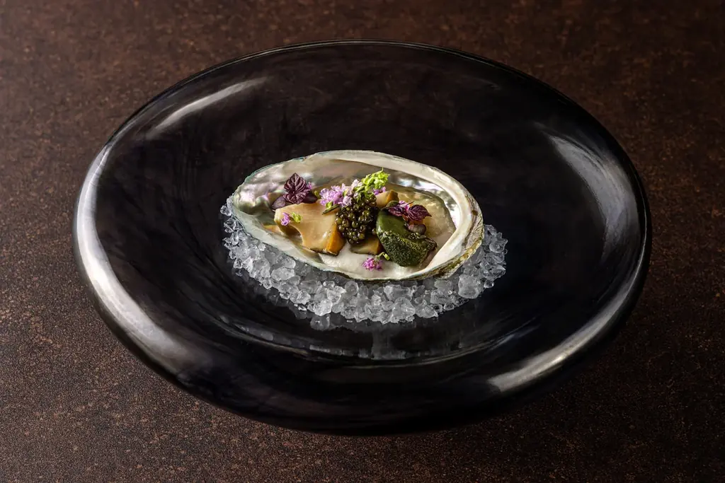 シェフ渾身の魚介スープ「スープ・ド・ポワソン」を主役に迎えたフレンチ「ベイ・ビュー」新料理長 鈴木 時生 就任記念コースが期間限定で登場 画像 3