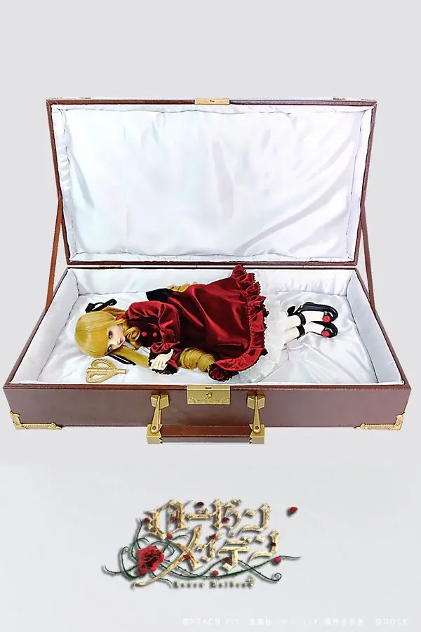 TVアニメ『ローゼンメイデン』より、薔薇乙女達が眠る「ドール達の鞄 40cm用」の期間限定再受注が決定。 画像 7