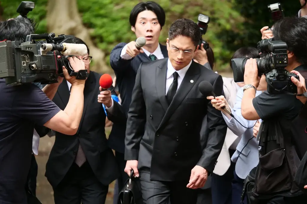 【フジテレビ】『世にも奇妙な物語 FODの特別編』 ４編目 市原隼人主演 番組史上初の音声AIキャラクター出演（梵そよぎ） 『人権逆転裁判』 画像 2