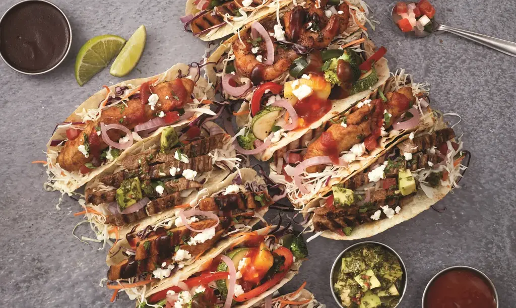 TGIフライデーズ「Taco Boss」9月28日開始、4種のタコスと5種のソース