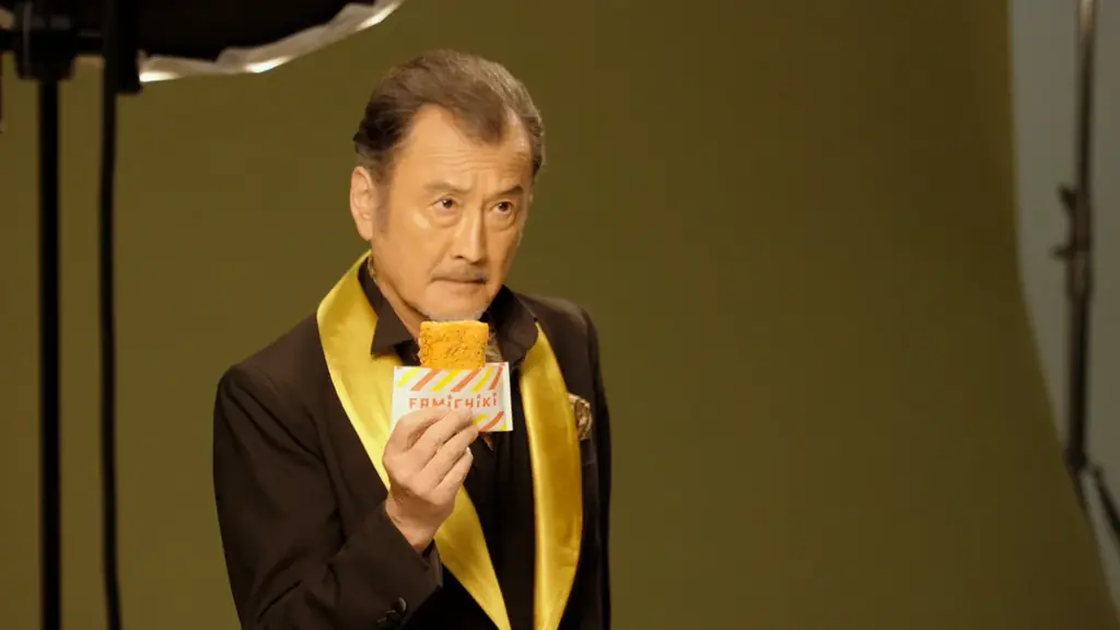 吉田鋼太郎さんが“オトナ”な雰囲気を醸し出す！？ハタチになったファミチキにも注目「オトナ★ファミチキ」篇が9月29日（火）から放映開始〜ダンディな表情から、大興奮するコミカルな吉田さんの演技に注目！～ 画像 2