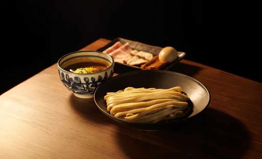 名古屋・栄に「燈 tou」10月6日オープン、濃厚つけ麺が500円に