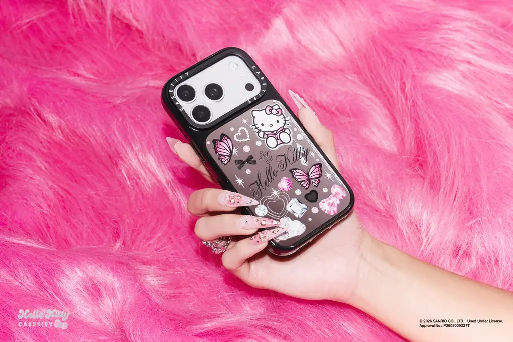 2000年代の大胆なムードを纏って。Y2Kにインスパイアされた 「ハローキティ by CASETiFY」コレクションが登場 画像 1