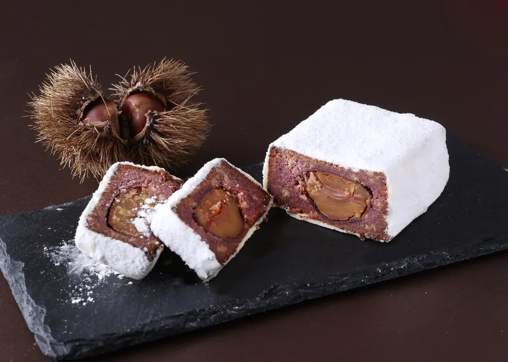 ジョエル・ロブションの秋限定スイーツ　茨城県産和栗をまるごと贅沢に使用した「デリス マロン カシス」 画像 1