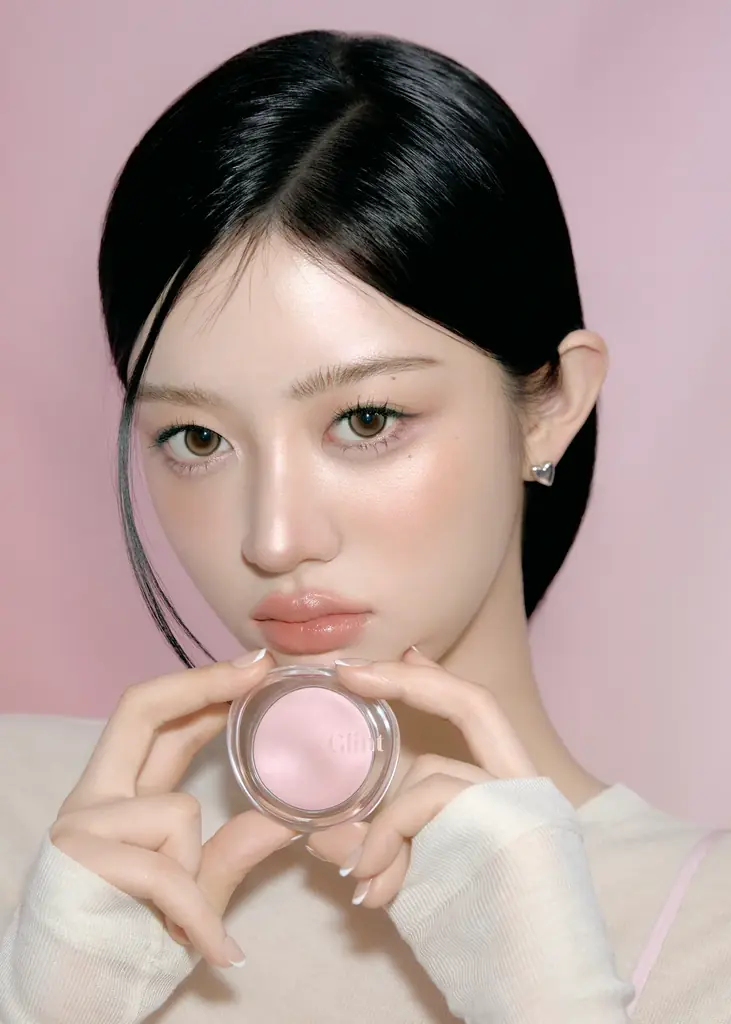 K-POPガールグループ「ILLIT」のMINJUさんがブランドアンバサダーに就任。「Glint」から、アイドル級ハイライター＆チークがリニューアル発売 画像 1
