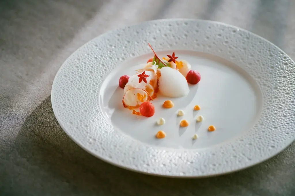 みなとみらいのクリスマスを彩る“皿の上の芸術” フランス料理「クイーン・アリス」で心ときめく7日間限定のクリスマスコースをご用意！ 画像 2