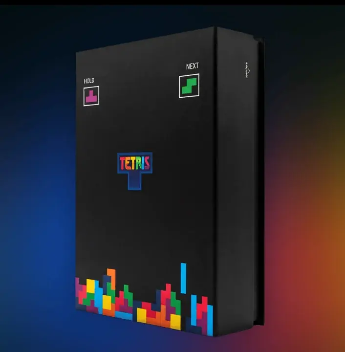 D1 Milano×Tetris™世界的ゲーム「テトリス」が、D1 Milanoの時計に。7種のテトリミノを文字盤に配した限定コラボウォッチ、10月2日(金)発売。 画像 2