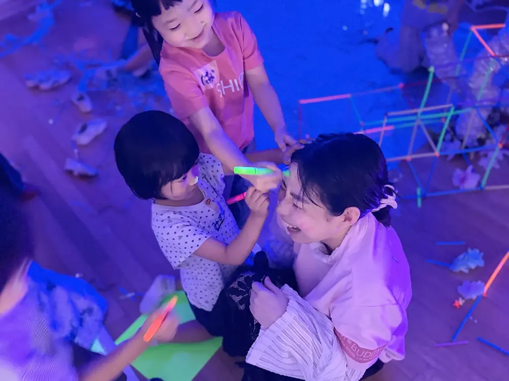 【Bリーグ×体験型託児】親は試合に熱中、子どもは”体験”の時間を。有明アリーナのB.LEAGUE ONEホーム開幕戦（10/3・4）で、エムバディジャパンが「体験型託児」を実施 画像 3