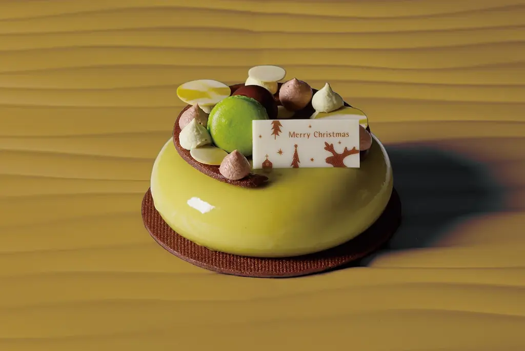 【大阪マリオット都ホテル】心躍るクリスマスケーキ全3種。『あまおう』のショートケーキ、ピスタチオと『蓮台寺柿』のムースケーキ、チーズのシブーストタルトの予約受付を10月1日（木）より開始！ 画像 3