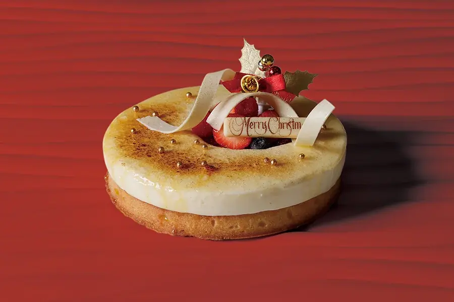 【大阪マリオット都ホテル】心躍るクリスマスケーキ全3種。『あまおう』のショートケーキ、ピスタチオと『蓮台寺柿』のムースケーキ、チーズのシブーストタルトの予約受付を10月1日（木）より開始！ 画像 4