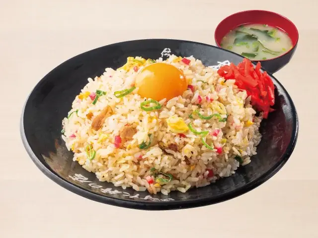 「伝説のすた丼屋」10月1日グランドメニュー改定！海外で育てた甘口醤油の『温玉新味すた丼』を全国展開、3週間で3万食突破の『チャーハン』も定番化！ 画像 6