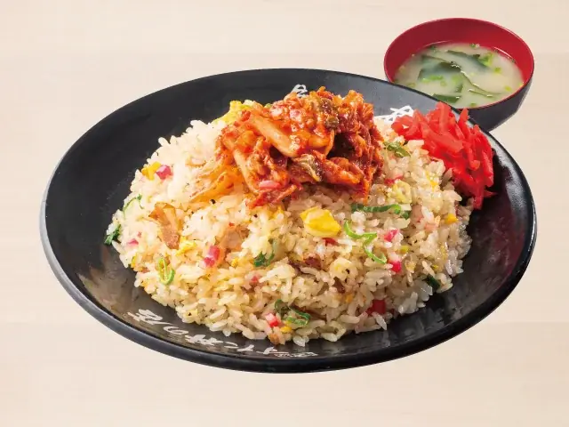 「伝説のすた丼屋」10月1日グランドメニュー改定！海外で育てた甘口醤油の『温玉新味すた丼』を全国展開、3週間で3万食突破の『チャーハン』も定番化！ 画像 9