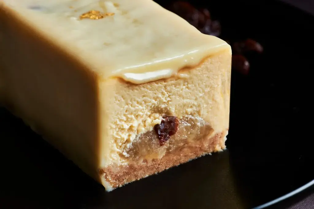 【秋季限定】F CHOCOLATから旬の梨と干し葡萄を合わせたチーズテリーヌが登場！「ラム酒香る和梨のチーズテリーヌ」をお届けします。 画像 2