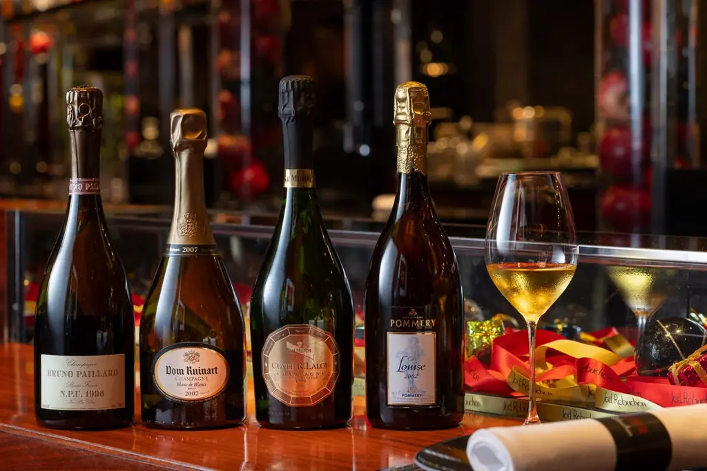 ラトリエ ドゥ ジョエル・ロブションが贈る2026年のクリスマス限定メニュー　ボトルシャンパーニュとともに楽しむ特別なプランもご用意 画像 7