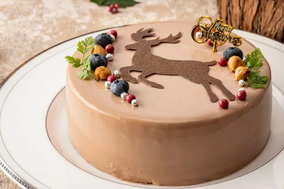 京都東急ホテルにて聖夜を彩る2種のクリスマスケーキの予約受付を11月より開始！今年は、ノワゼットキャラメルオランジュやいちごデコレーション！ 画像 2