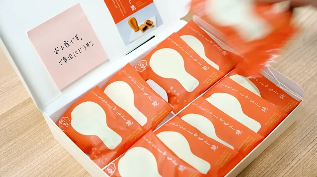 縁起菓子の利用シーンを描いたCMを公開「しっとりもっちり しゃもじ焼」に込めた『お手土産文化』を創る想い 画像 2