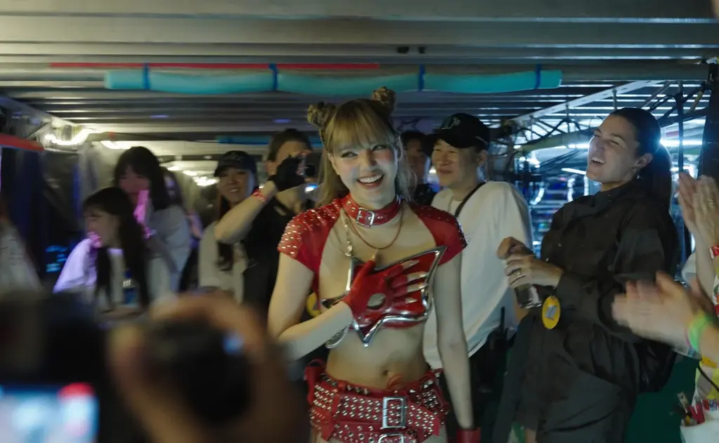 BLACKPINKのLISA初のドキュメンタリー映画『ALWAYS LALISA』10/12(月)、14(水)、17(土)の3日間限定で劇場公開に。劇場鑑賞者に入場プレゼントの実施が決定！ 画像 3