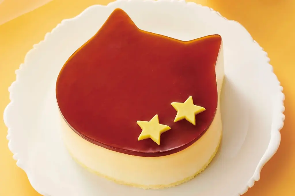【イオン限定】「ねこねこ」からクリスマスを彩る全2種のケーキが新登場！ブリュレプリンをとじ込めた『ねこねこプリンケーキ』と果肉入りいちごジュレの甘酸っぱさを楽しめる『ねこねこいちごみるくケーキ』を発売 画像 2
