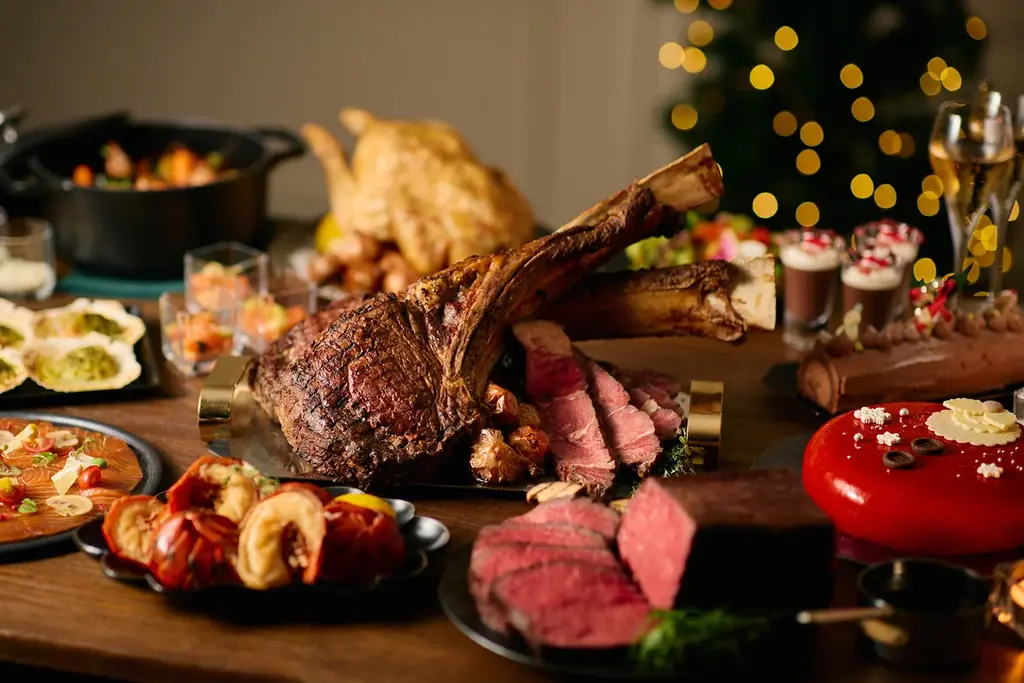 【12月25日(金) 6室限定】サンタがお部屋までプレゼントを届けるサプライズ︕クリスマスディナービュッフェ付ステイプラン「Santaʼs Surprise Delivery」を販売 画像 4