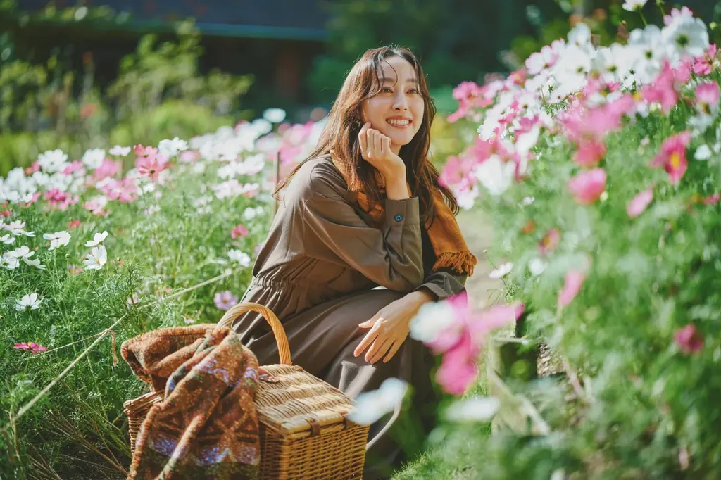 神戸の山上で、手ぶらで「おしゃピク」。秋の花々に囲まれるガーデンピクニックが9月26日から開始。おしゃれアイテムをすべてレンタル。 画像 3