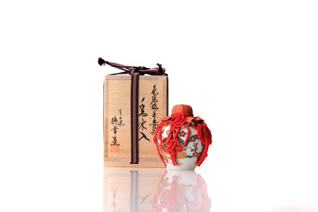 有田焼の茶壷に納めた香水「SATORI」、10月7日に伊勢丹新宿店で発売 | 「香りを、しつらえる」 画像 10