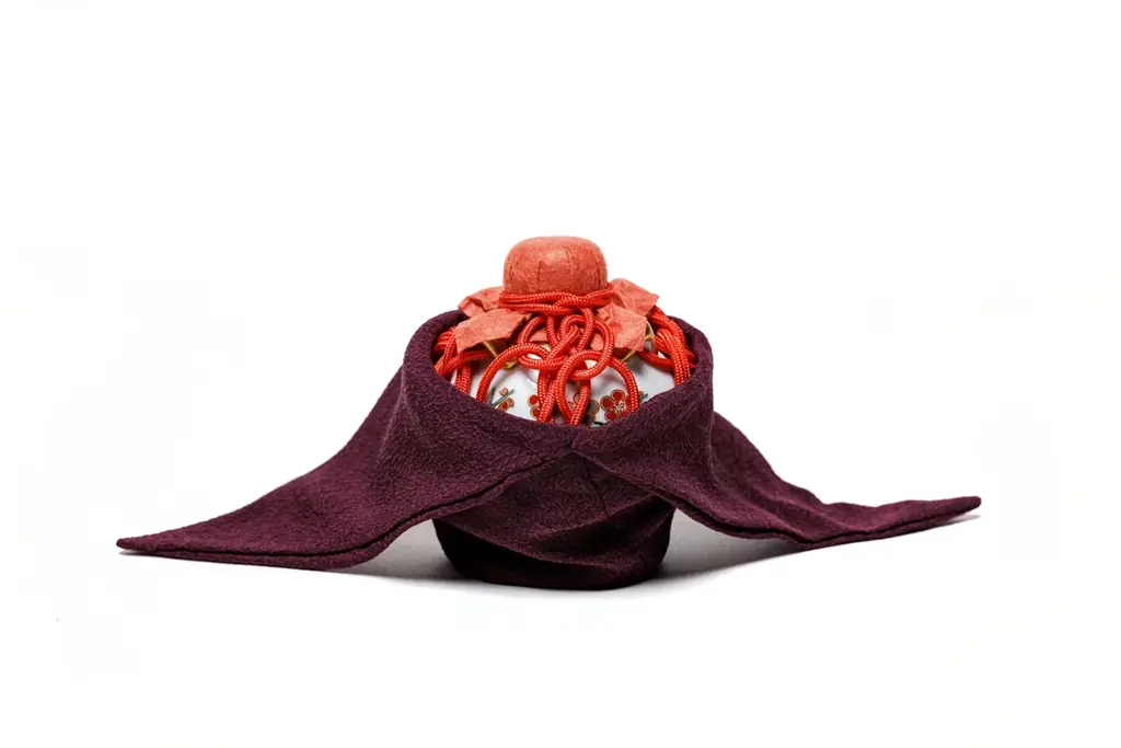 有田焼の茶壷に納めた香水「SATORI」、10月7日に伊勢丹新宿店で発売 | 「香りを、しつらえる」 画像 12