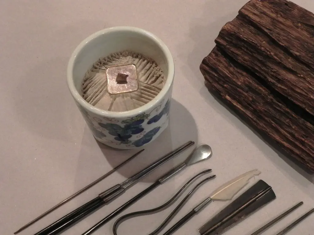有田焼の茶壷に納めた香水「SATORI」、10月7日に伊勢丹新宿店で発売 | 「香りを、しつらえる」 画像 15