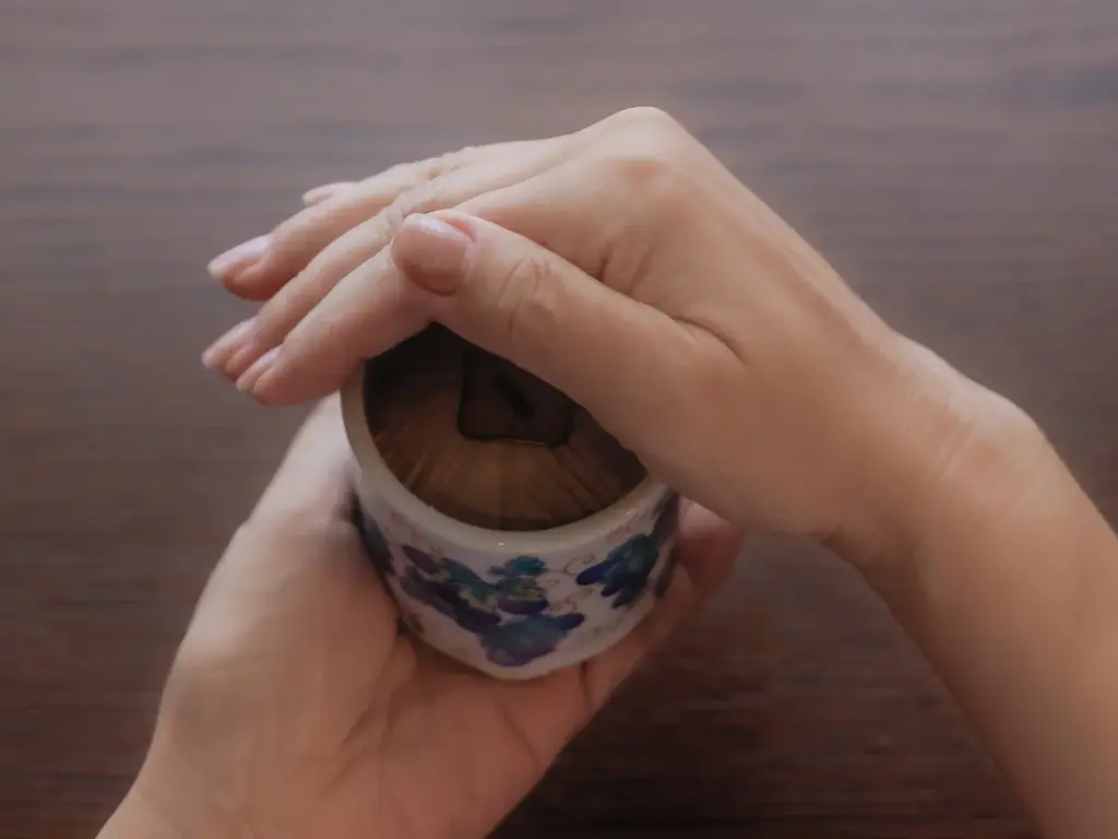 有田焼の茶壷に納めた香水「SATORI」、10月7日に伊勢丹新宿店で発売 | 「香りを、しつらえる」 画像 16