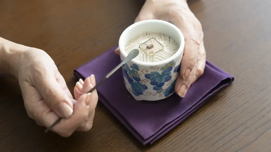 有田焼の茶壷に納めた香水「SATORI」、10月7日に伊勢丹新宿店で発売 | 「香りを、しつらえる」 画像 2