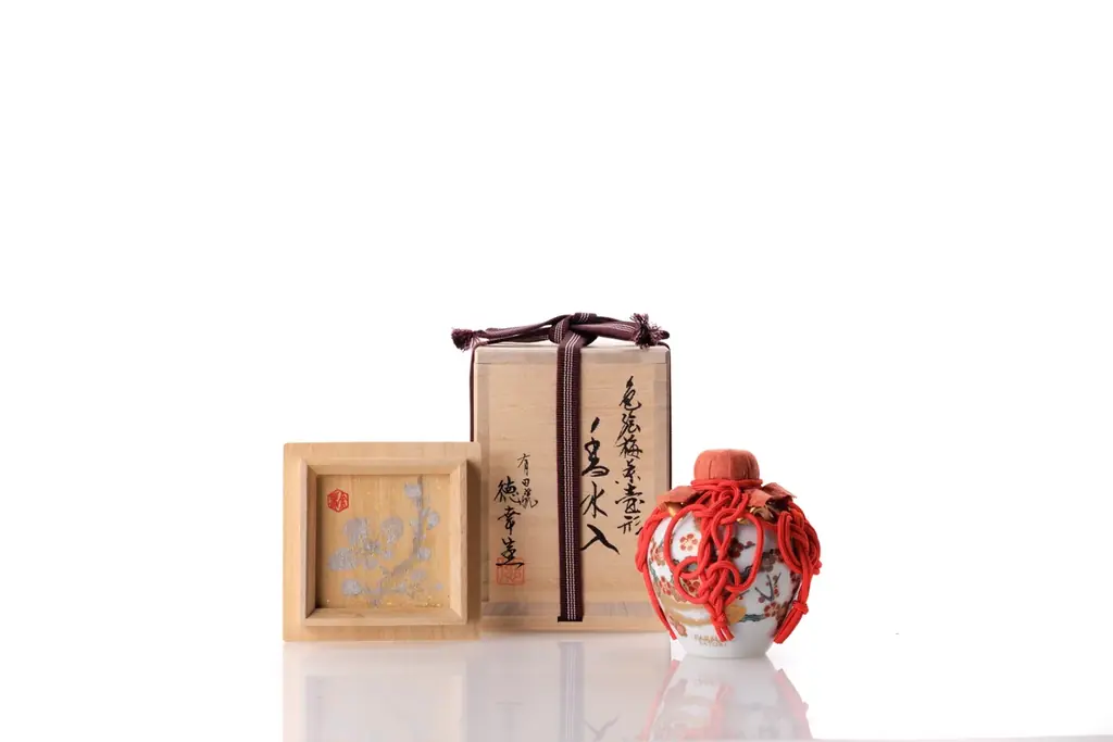 有田焼の茶壷に納めた香水「SATORI」、10月7日に伊勢丹新宿店で発売 | 「香りを、しつらえる」 画像 7