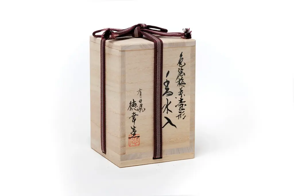 有田焼の茶壷に納めた香水「SATORI」、10月7日に伊勢丹新宿店で発売 | 「香りを、しつらえる」 画像 9