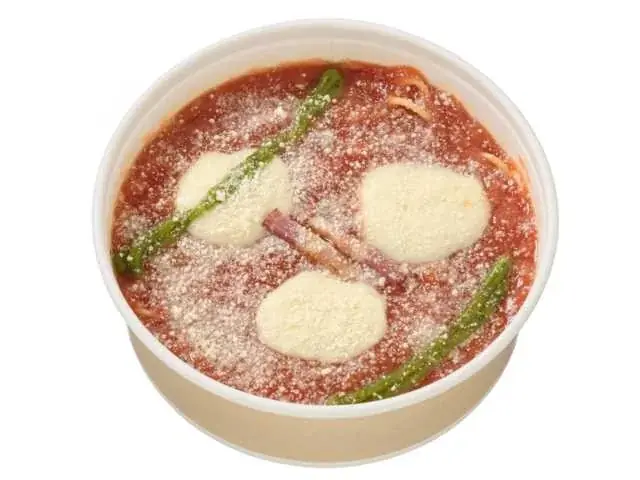 たっぷりスープに“沼る”！セブン‐イレブンのスープパスタがリニューアル「スープに沼る のび～るチーズのトマトスープパスタ」が10月13日（火）より登場 画像 2