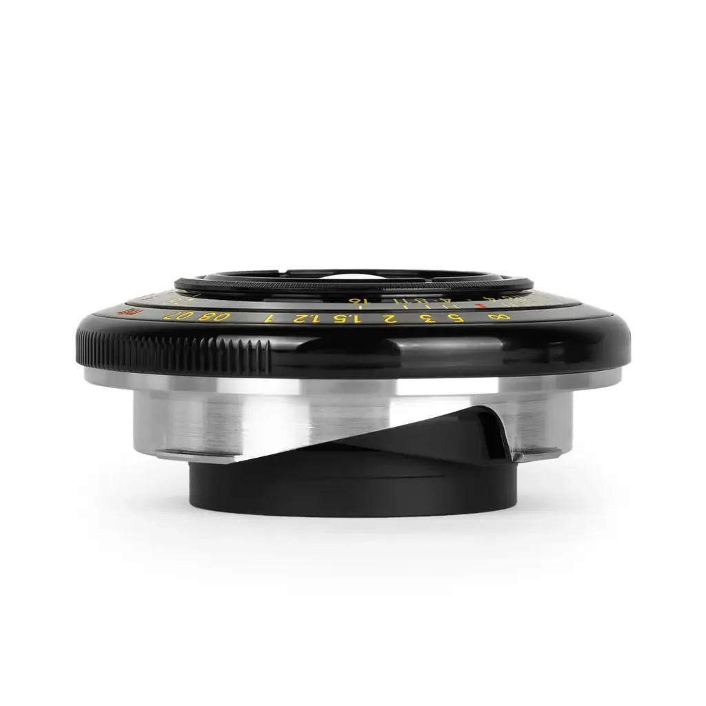 M型カメラを、もっと身軽に。厚さ約9.9mmの真鍮製パンケーキレンズ「Brightin Star 28mm F2.8」発売 画像 3