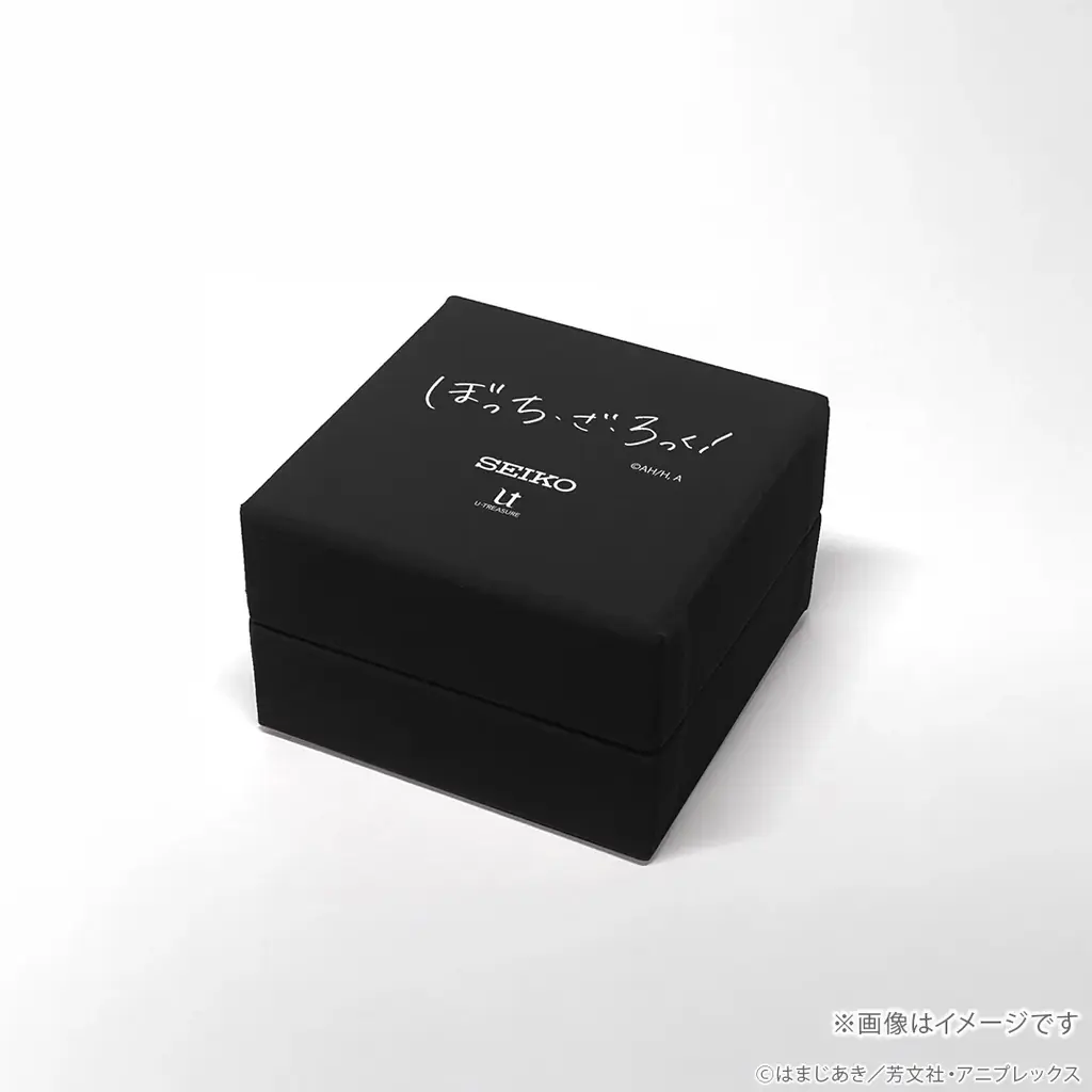 「結束バンド」のロゴやメンバーカラーをデザイン。アニメ「ぼっち・ざ・ろっく！」 セイコー製の腕時計。シンプルなシルバーカラー、裏蓋にシリアルナンバー入り 画像 8
