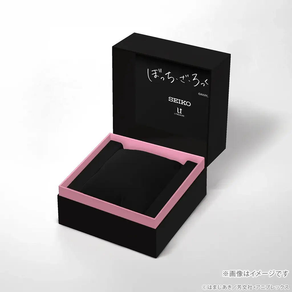 「結束バンド」のロゴやメンバーカラーをデザイン。アニメ「ぼっち・ざ・ろっく！」 セイコー製の腕時計。シンプルなシルバーカラー、裏蓋にシリアルナンバー入り 画像 9