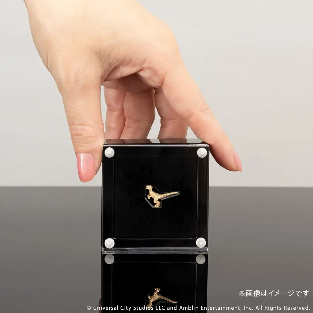 『ジュラシック・ワールド』愛され恐竜「ベビーブルー」が18金で登場！約17mmに、かわいらしさと生命力が輝く 画像 10