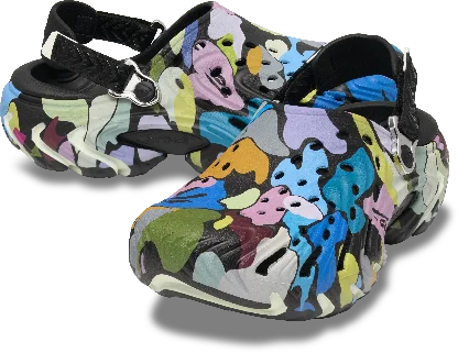 大胆なMULTI CAMOをまとったA BATHING APE® x Crocs™の最新コラボレーションが登場 画像 4