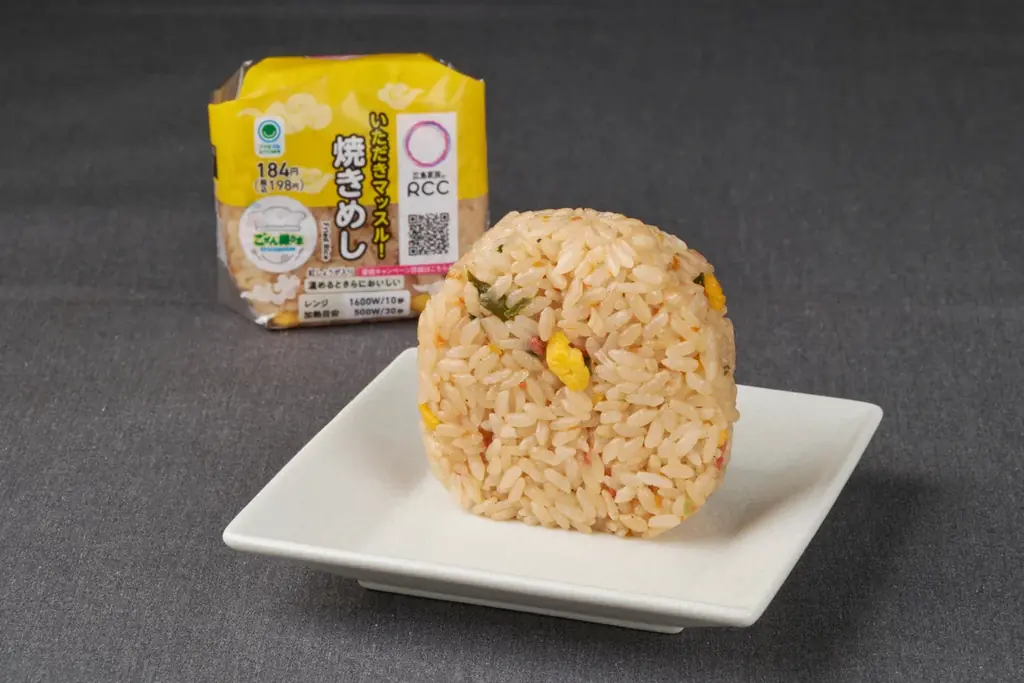 【中国地方限定】RCCラジオ「ごぜん様さま」コラボ第4弾「いただきマッスル！南蛮・麻婆よくばりミックス弁当」など4品を10/13（火）から発売！限定グッズ抽選や地域限定ステッカー配布キャンペーンも！ 画像 4
