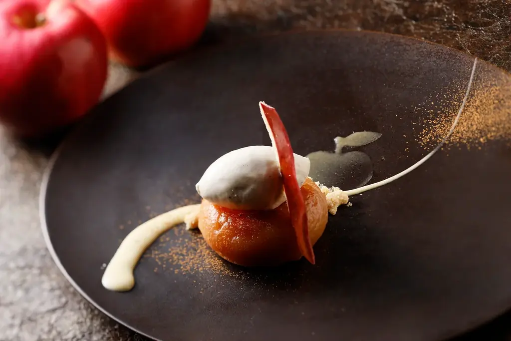 【琵琶湖ホテル】 Autumn Afternoon & Desserts　マスカット・洋梨・紅まどんな・ネグローネ・紅玉など　秋の果実を“宝石”に見立て、6皿のデセールをコースで提供 画像 6