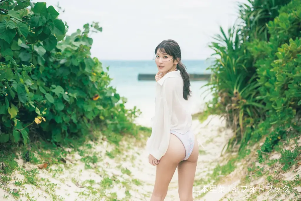 【収録カット新規公開】山本里菜1stフォトブック『りな、です』表紙解禁&発売記念イベント開催！ 画像 5