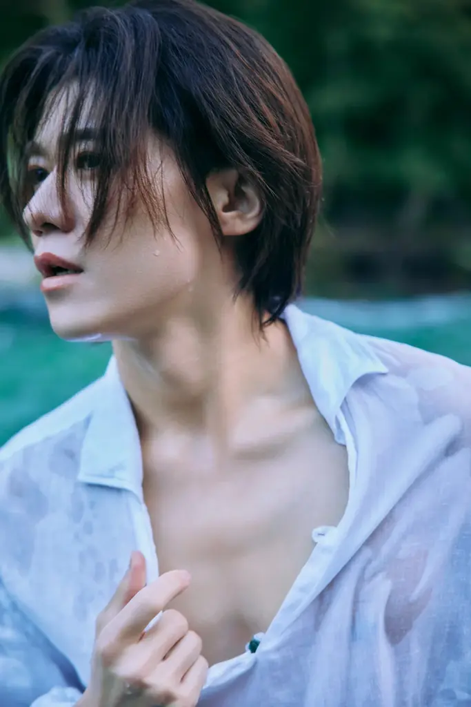 『新浜レオン1st写真集』発売決定！ 色っぽすぎて思わず照レオン!? 若手演歌・歌謡界のトップランナー新浜レオンが “大人の初恋” に挑戦し、新たな一面を披露！ 画像 3